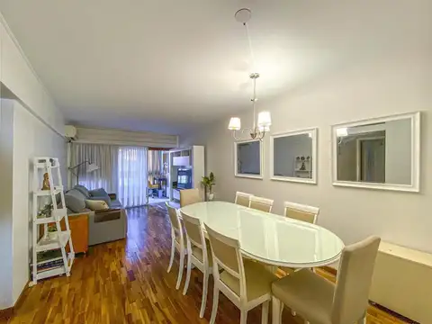 Departamento en Venta, Martin, Rosario, 3 dormitorios con patio y quincho !