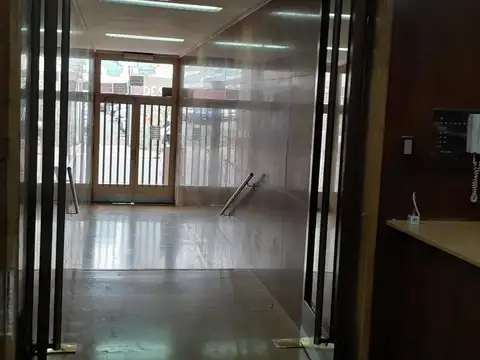 Oficina 2 ambientes con 3 baños