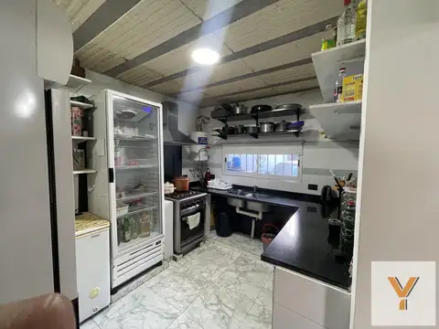 Casa 6 ambientes con 2 baños