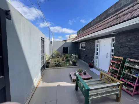 Casa en venta - 4 dormitorios 2 baños - Cochera - 267mts2 - Tolosa, La Plata