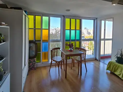 GRAN AMBIENTE CON BALCON COCINA SEPARADA Y VISTA PANORAMICA