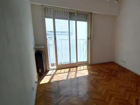 2 amb con todo el sol  A mts de Av. Balbín