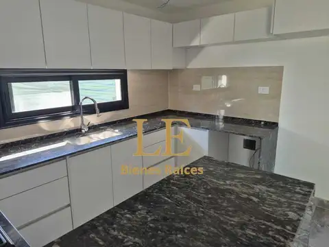 Venta de hermosa casa a estrenar, Santa Lucía. Pilar de Este