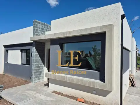 Venta de casa a estrenar c/pileta,Santa Lucía.Pilar de Este