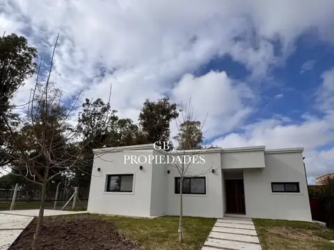Venta de Casa en Santa Lucia 4 ambientes, Pilar