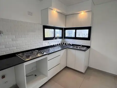 Venta de Casa en Santa Lucia 4 ambientes, Pilar