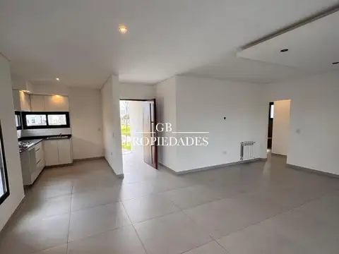 Casa en Venta en Pilar del Este - Santa Lucia, USD 160.000
