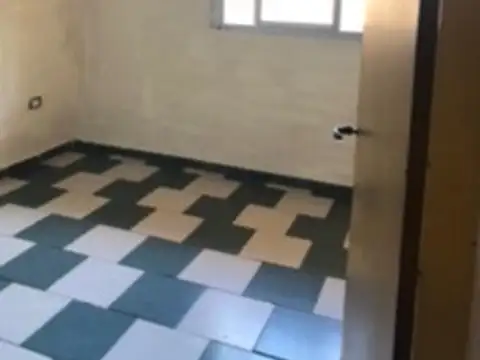 Propiedad con mucho potencial, Claypole centro