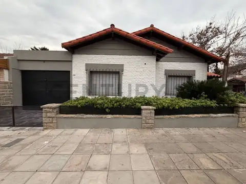 VENTA PROPIEDAD COMERCIAL O VIVIENDA 3 AMBIENTES CASTELAR NORTE