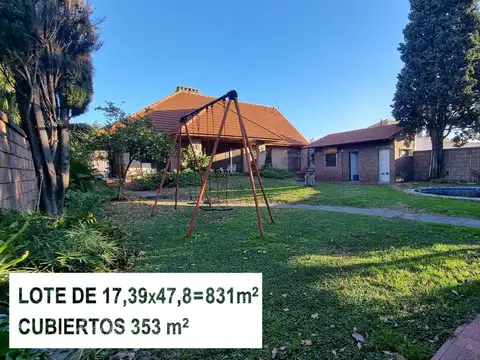 Casa 4 amb, cochera para varios vehículos, quincho, piscina y amplio jardín.