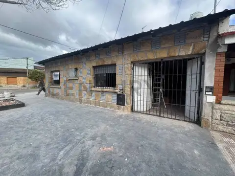 CHALET 3 AMBIENTES RECICLADO A NUEVO CON GARAGE MACROCENTRO