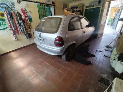 Casa 7 ambientes con 2 baños