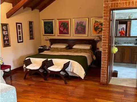 Casa en Venta con 2 cocheras