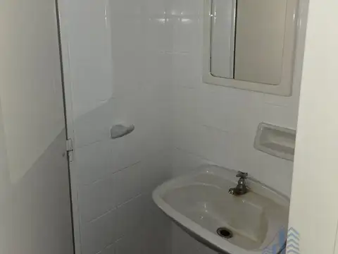 Alquiler. Oficina 36 m2. Muy Luminosa. Zona Tribunales. Muy buen estado.