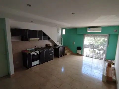 Depto Tipo Casa en Venta con 1 cocheras
