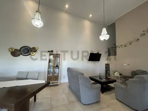 CASA APTA CREDITO EN CALLE SURINAM - ZONA STEFENELLI