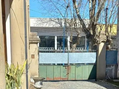 Casa en Venta con 3 cocheras