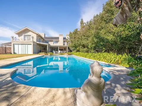 Venta casa 5 ambientes pileta jardín