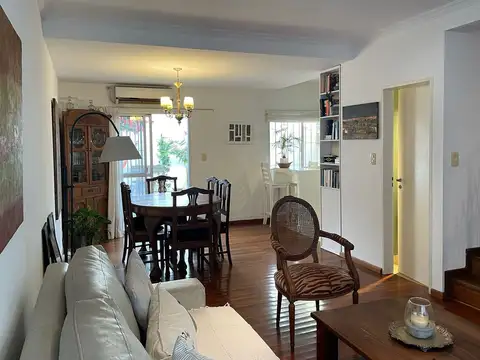 Casa triplex 5 amb en Olivos con jardín y cochera