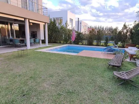 Casa  en Venta 4 dorm. en Los Lagos, Nordelta, Tigre