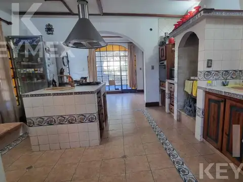CASA EN VENTA| 4 DORMITORIOS| CITY BELL| LA PLATA| 2.242m2 DE TERRENO