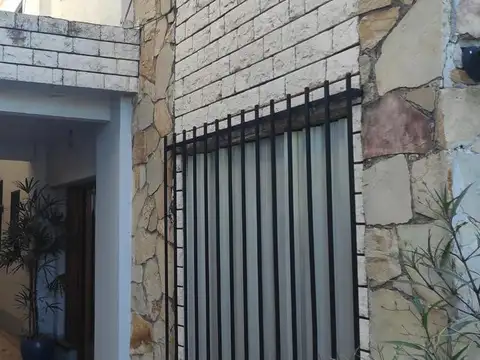 Casa 5 ambientes con 1 baño