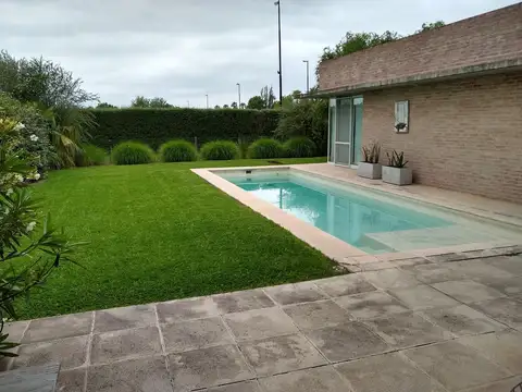 Casa 3 ambientes con 2 baños