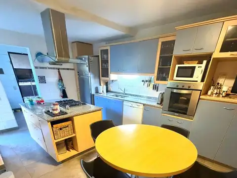 Casa 5 ambientes con 3 baños