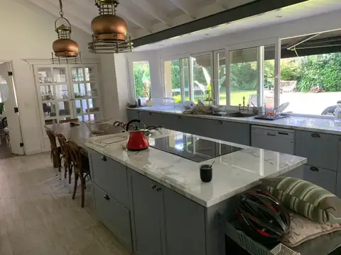 Casa 5 ambientes con 2 baños