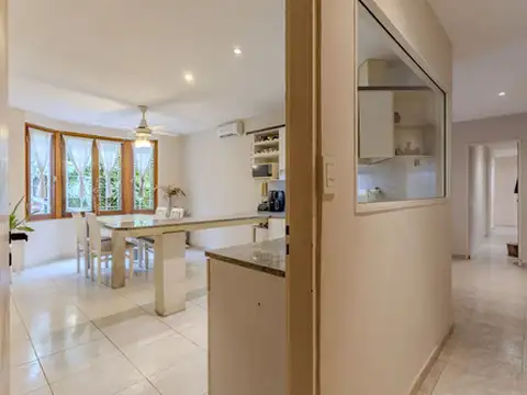 Casa 4 ambientes con 3 baños