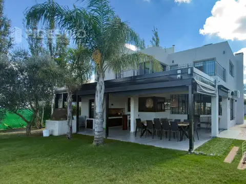 VENTA CASA 3 DORMITORIOS - JARDIN - PILETA FRENTE AL LAGO - TIERRRA DE SUEÑOS 3