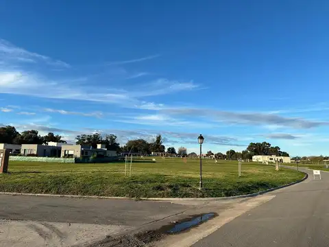 LOTE 700M2 EN BARRIO PRIVADO ARENAS CHICO 