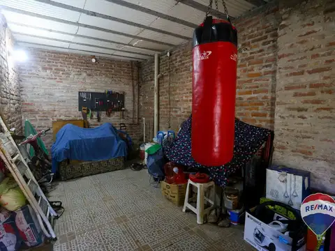 CASA 8 AMBIENTES EN VENTA EN EZEIZA