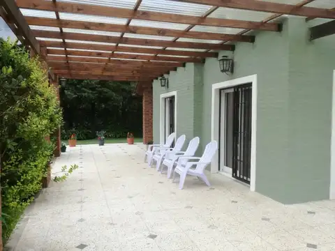 Casa en Venta con 3 cocheras