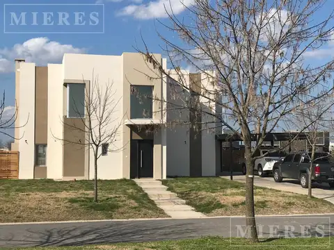 Casa en  Venta a Laguna, El Canton Barrio Islas 1
