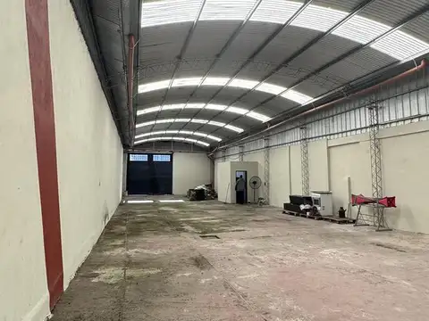 Venta galpon de 519 m2 en Villa Dominico