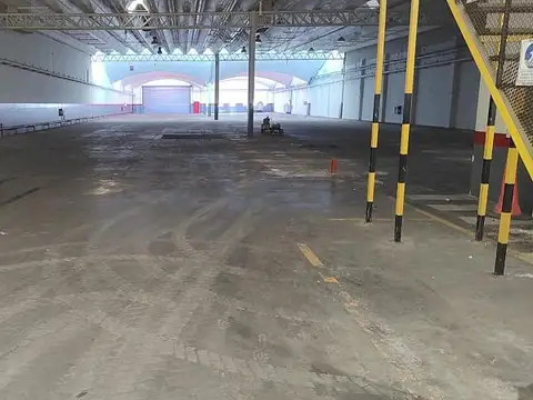 Excelente deposito en alquiler de 2700 m2 cub en Munro, Vicente Lopez