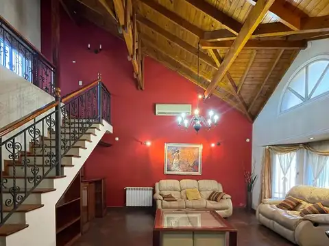 Casa 5 ambientes con 3 baños