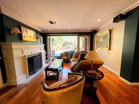 Casa 5 ambientes con 4 baños