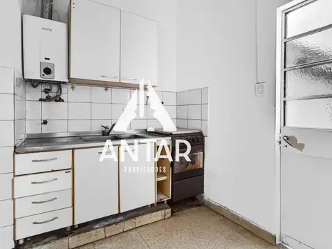 Un refugio con patio en la ciudad