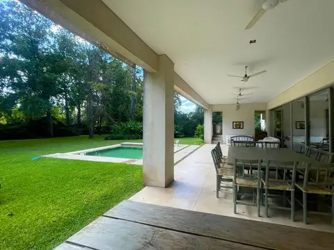 Casa 6 ambientes con 5 baños