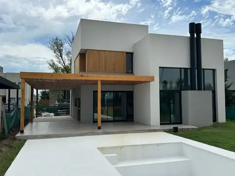 Lagoon, Pilar
