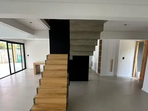 Casa 4 ambientes con 3 baños