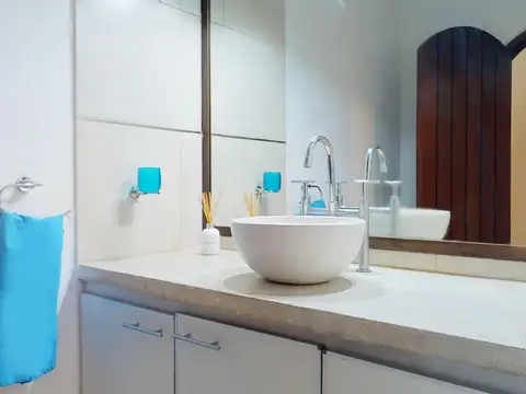 Casa 8 ambientes con 3 baños