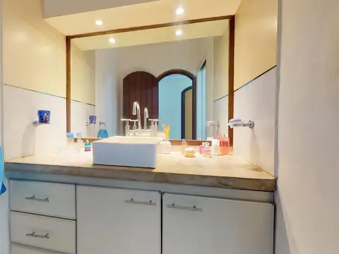 Casa en Venta con 4 cocheras