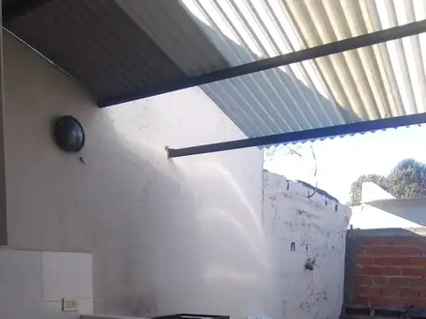 Casa en Alquiler con 2 cocheras