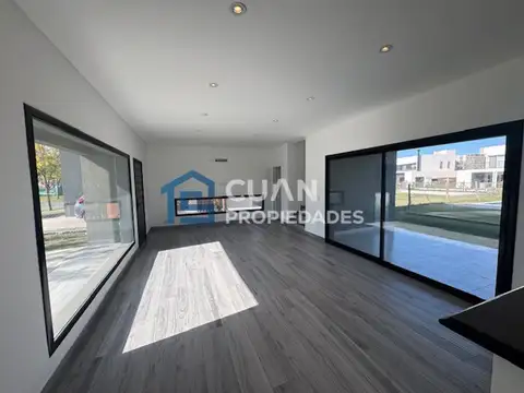 Casa 4 ambientes con 3 baños