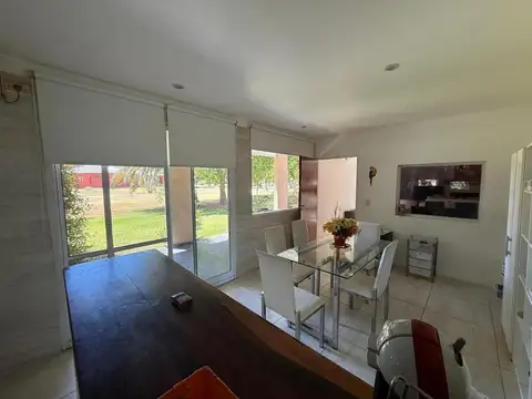 Casa 5 ambientes con 4 baños