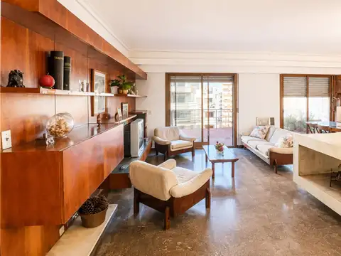 Piso  4/5 ambientes , bcon. aterrazado y parrilla
