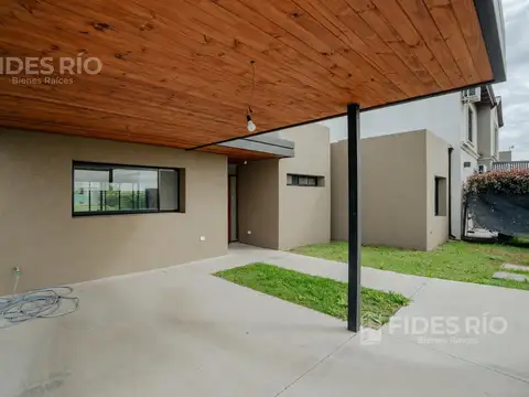Casa en Alquiler con 1 cochera